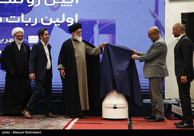 رونمایی از (روبولگال) نخستین روبات وکیل ایران