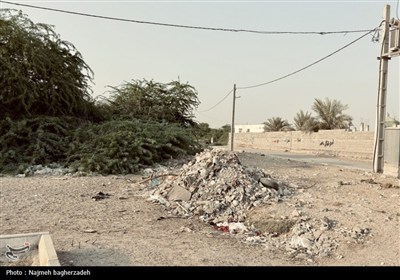 سنگ‌کن شرقی بندرعباس؛ زندگی در کوچه‌های خاکی و فاضلاب روان
