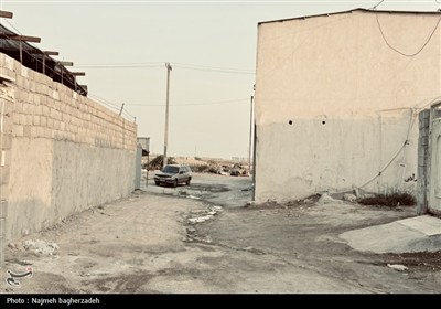 سنگ‌کن شرقی بندرعباس؛ زندگی در کوچه‌های خاکی و فاضلاب روان