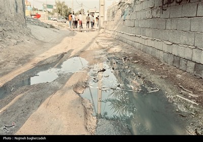 سنگ‌کن شرقی بندرعباس؛ زندگی در کوچه‌های خاکی و فاضلاب روان