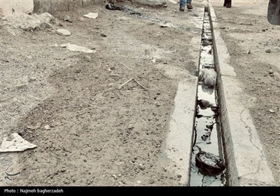 سنگ‌کن شرقی بندرعباس؛ زندگی در کوچه‌های خاکی و فاضلاب روان