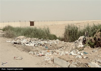 سنگ‌کن شرقی بندرعباس؛ زندگی در کوچه‌های خاکی و فاضلاب روان