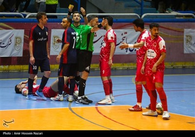 دیدار تیمهای فوتسال پردیس قزوین و بهشتی سازه گرگان