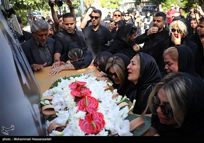 تشییع پیکر امید جهان