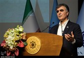 هشدار درباره اثرات تورمی افزایش نرخ ارز رسمی/ فرزین: هر دو بازار را کنترل می کنیم