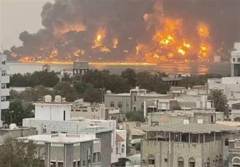 الاحتلال يشن عدواناً بعدة غارات على ميناء الحُديدة غربي اليمن