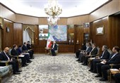 عارف: پاکستان در ایام جنگ یک صدا از ایران حمایت کرد