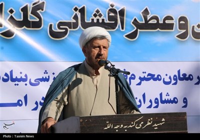 آیین عطرافشانی و گلباران گلزار شهدای شهرکرد