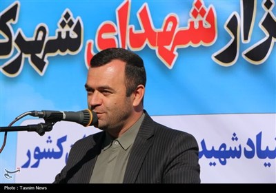 آیین عطرافشانی و گلباران گلزار شهدای شهرکرد