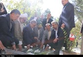 آیین عطرافشانی و گلباران گلزار شهدای شهرکرد برگزار شد + تصاویر