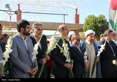 آیین عطرافشانی و گلباران گلزار شهدای شهرکرد