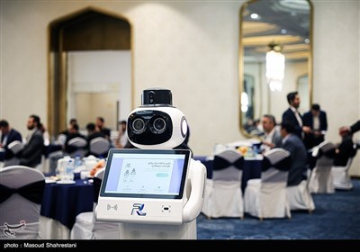 Представлен (Robolegal) — первый иранский робот-юрист