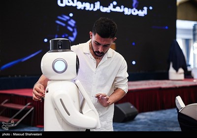 Представлен (Robolegal) — первый иранский робот-юрист