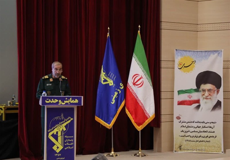 دشمن به دنبال ایجاد شکاف در جامعه است