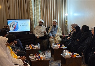 نشست صمیمی مسئول دفتر نمایندگی بعثه با معلمان فرهیخته عمرهگزار در مدینه نشست صمیمی مسئول دفتر نمایندگی بعثه با معلمان فرهیخته عمرهگزار در مدینه