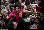 Heroes Return: Iranian Wrestling Champions Greeted by Throngs at Tehran Airport