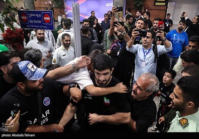 ورود تیم ملی کشتی آزاد به ایران