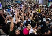 Heroes Return: Iranian Wrestling Champions Greeted by Throngs at Tehran Airport