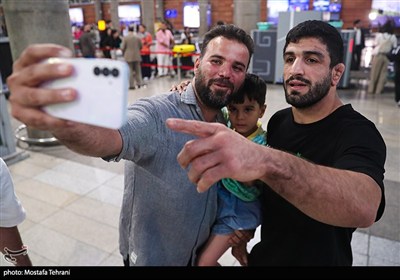 ورود تیم ملی کشتی آزاد به ایران