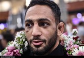 Heroes Return: Iranian Wrestling Champions Greeted by Throngs at Tehran Airport