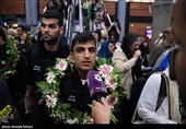 Heroes Return: Iranian Wrestling Champions Greeted by Throngs at Tehran Airport