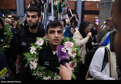 ورود تیم ملی کشتی آزاد به ایران