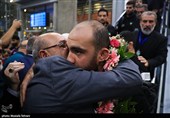 Heroes Return: Iranian Wrestling Champions Greeted by Throngs at Tehran Airport