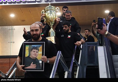 ورود تیم ملی کشتی آزاد به ایران