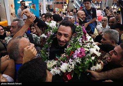 ورود تیم ملی کشتی آزاد به ایران