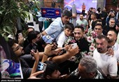 Heroes Return: Iranian Wrestling Champions Greeted by Throngs at Tehran Airport