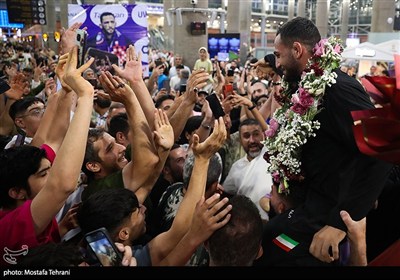 ورود تیم ملی کشتی آزاد به ایران