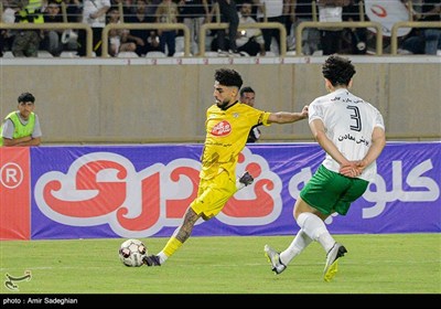 دیدار تیمهای فوتبال فجر شهید سپاسی و ذوب آهن