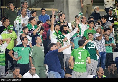 دیدار تیمهای فوتبال فجر شهید سپاسی و ذوب آهن