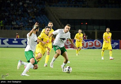 دیدار تیمهای فوتبال فجر شهید سپاسی و ذوب آهن