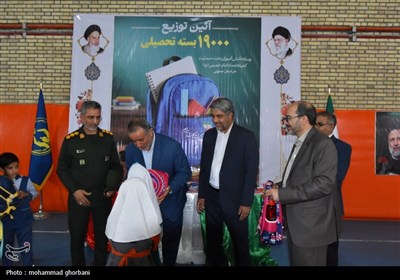 توزیع 19 هزار بسته تحصیلی میان دانش‌آموزان نیازمند خراسان‌جنوبی