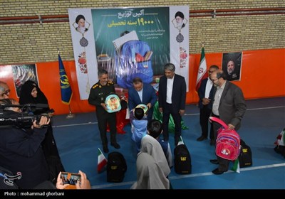 توزیع 19 هزار بسته تحصیلی میان دانش‌آموزان نیازمند خراسان‌جنوبی