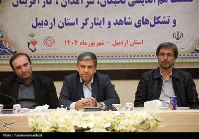 هم‌اندیشی استاندار اردبیل با نخبگان و ایثارگران برای ترسیم نقشه توسعه استان