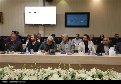 هم‌اندیشی استاندار اردبیل با نخبگان و ایثارگران برای ترسیم نقشه توسعه استان