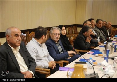 هم‌اندیشی استاندار اردبیل با نخبگان و ایثارگران برای ترسیم نقشه توسعه استان