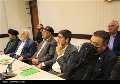 هم‌اندیشی استاندار اردبیل با نخبگان و ایثارگران برای ترسیم نقشه توسعه استان