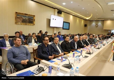 هم‌اندیشی استاندار اردبیل با نخبگان و ایثارگران برای ترسیم نقشه توسعه استان