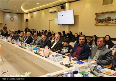 هم‌اندیشی استاندار اردبیل با نخبگان و ایثارگران برای ترسیم نقشه توسعه استان