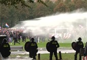 Dutch Police Fire Tear Gas at Anti-Immigration Protesters, 30 Detained