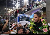 Иранский народ приветствует чемпионов своей страны по вольной борьбе