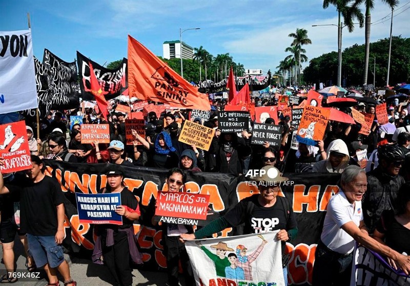 Thousands Protest in Manila over Philippines Flood Control Corruption Scandal