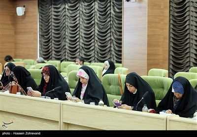 حضور خبرنگران در نشست خبری اعلام برنامه‌های بنیاد شهید و امور ایثارگران