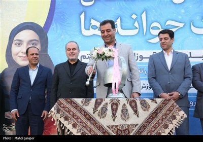 تجلیل از هفته دفاع مقدس و طلوع مهر در آیین باشکوه بازگشایی دبیرستان های دوره اول