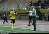 دیدار تیم های فوتبال سپاهان اصفهان و تراکتور تبریز