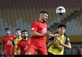 دیدار تیم های فوتبال سپاهان اصفهان و تراکتور تبریز