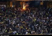 دیدار تیم های فوتبال سپاهان اصفهان و تراکتور تبریز